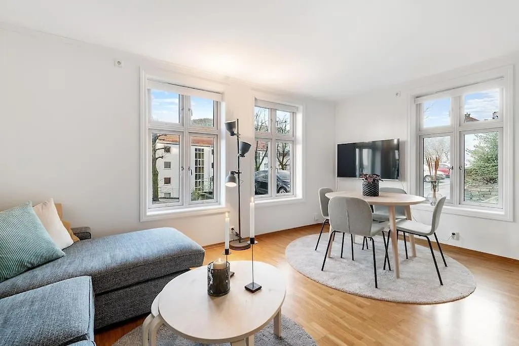 Kontakt z Dinbnb Apartments I The Perfect Weekend Travel Apt W Bike Rental